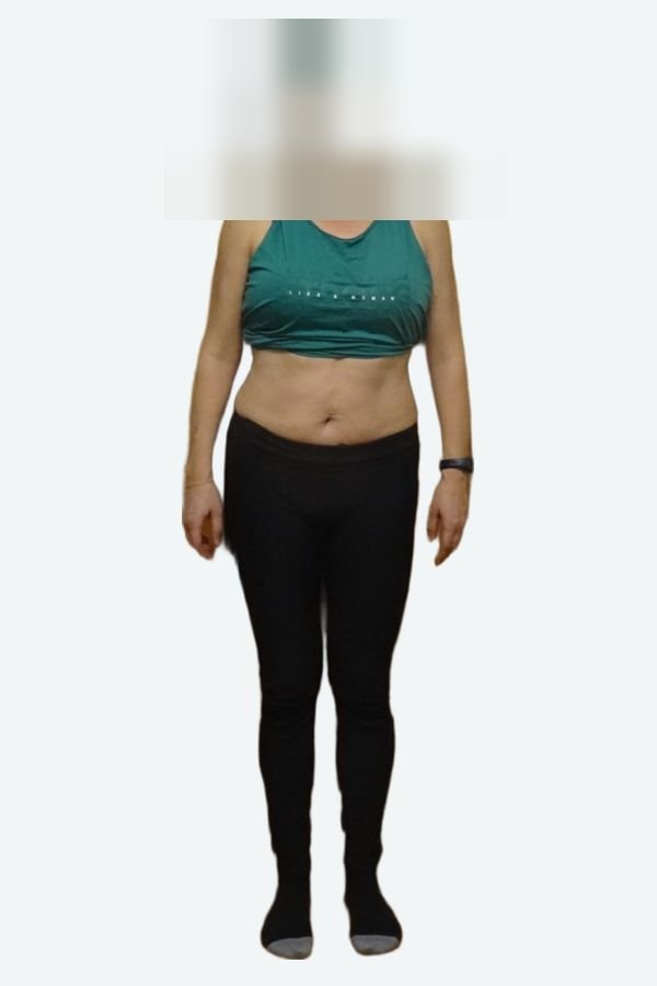 María antes, de frente, con la cara pixelada